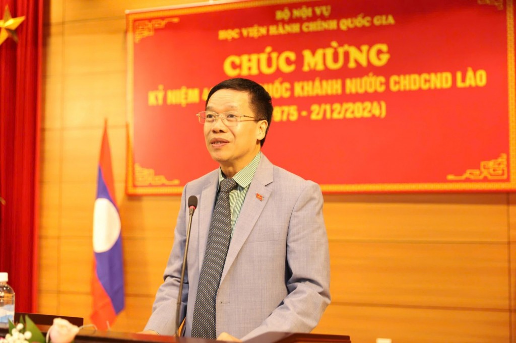 Dr. Lai Duc Vuong, NAPA Vice President, delivers congratulations to Lao students at NAPA on the occasion of Lao National Day.