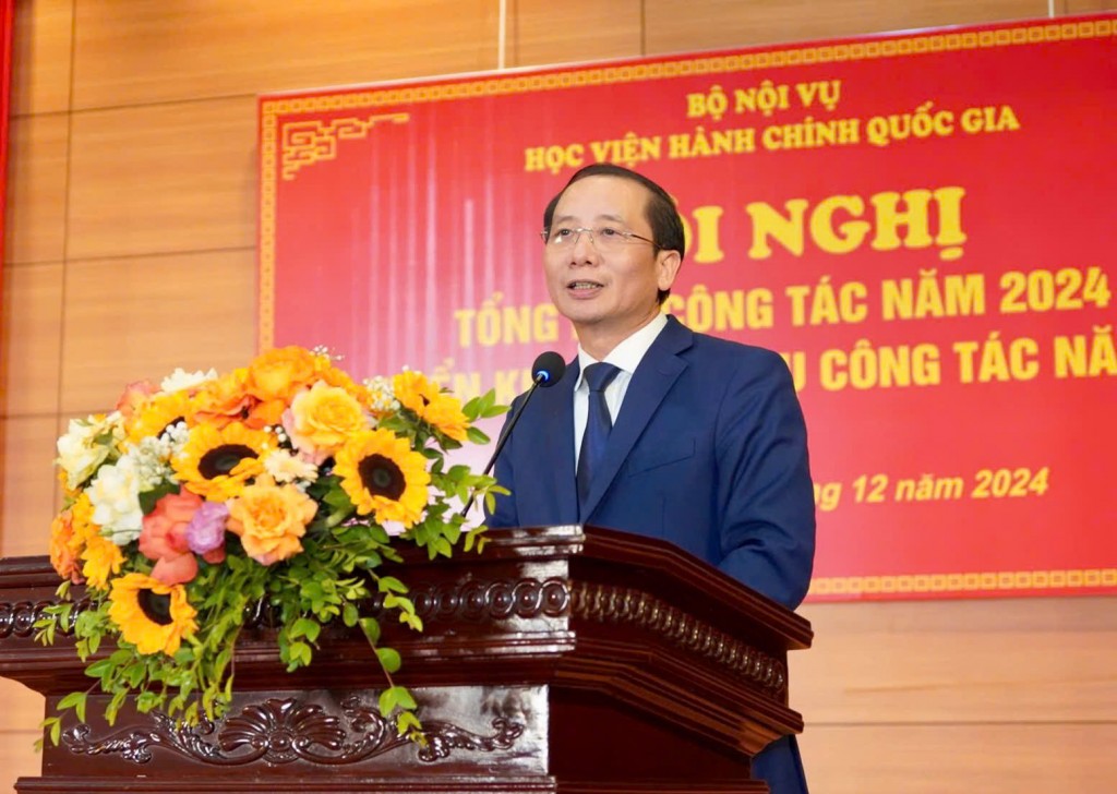 Assoc. Prof. Dr. Nguyen Ba Chien, Secretary of the NAPA Party Committee and NAPA President, delivered remarks at the conference.