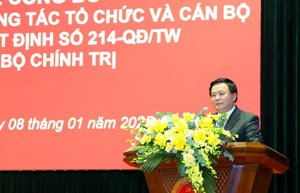 Prof. Dr. Nguyen Xuan Thang, Member of the Politburo, HCMA President, and Chairman of the Central Council on Theoretical Studies, delivered the keynote address at the ceremony.