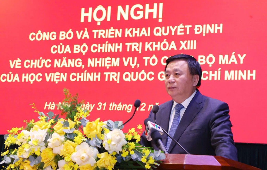 Prof. Dr. Nguyen Xuan Thang, Politburo Member, HCMA President, and Chairperson of the Central Council on Theoretical Studies, delivered the keynote address.