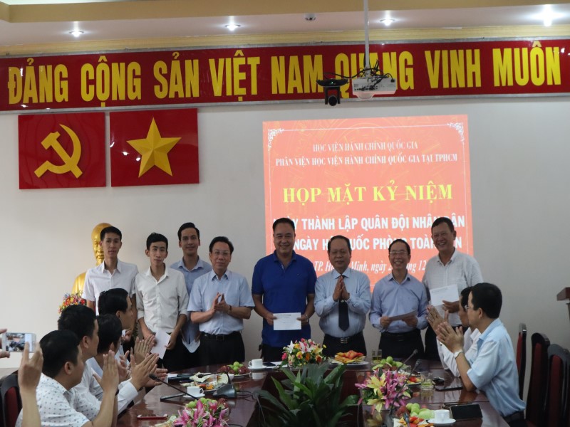 Họp mặt Kỷ niệm 75 năm Ngày thành lập Quân đội Nhân dân Việt Nam và Ngày Hội Quốc phòng Việt Nam _ 3