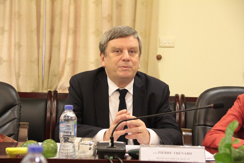 Ông Pierre Thénard – Trưởng Ban Hợp tác quốc tế, ENA phát biểu tại buổi làm việc
