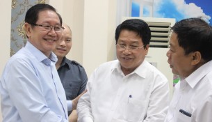 Bộ trưởng Bộ Nội vụ Lê Vĩnh Tân gặp gỡ và chào mừng 
ông Khammoune VIPHONGXAY, Thứ trưởng Bộ Nội vụ Lào đến làm việc tại Học viện