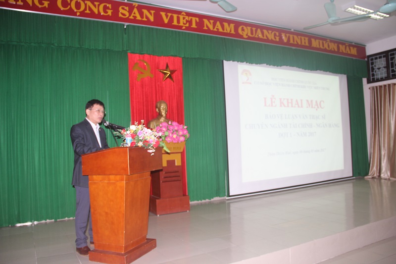 TS. Nguyễn Ngọc Thao – Trưởng khoa QLNN về Tài chính công phát biểu tại Lễ khai mạc bảo vệ luận văn