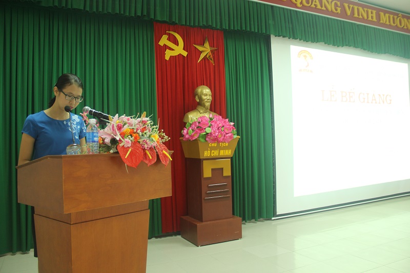 ThS.Mai Thị Phương Dung – Phó Trưởng phòng Quản lý đào tạo, bồi dưỡng Phân viện Huế báo cáo tổng kết khóa học 