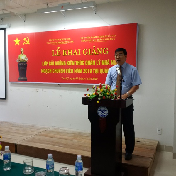 TS. Ngô Văn Trân, Phó Giám đốc Thường trực Phân viện Huế phát biểu khai giảng khóa học