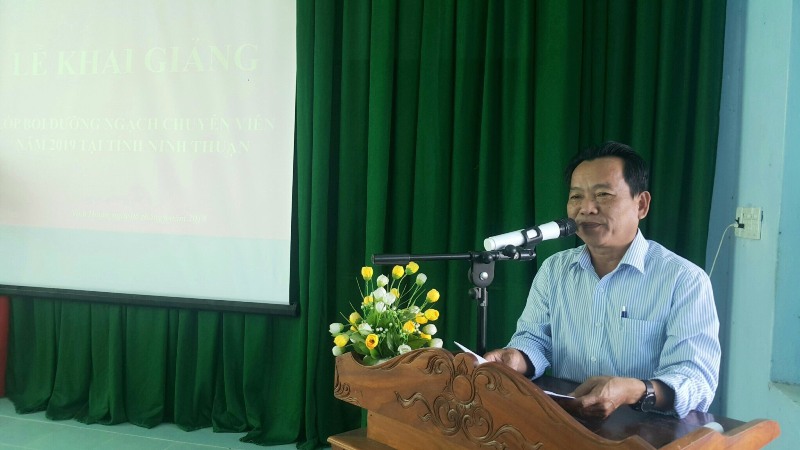 ThS.Trương Thuận, Giám đốc Trung tâm GDTX-HN tỉnh Ninh Thuận phát biểu khai giảng khóa học