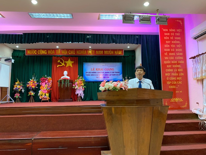 TS. Phạm Văn Cường, Giám đốc Sở Giáo dục và Đào tạo tỉnh Phú Yên phát biểu 