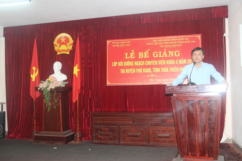 Đồng chí Lê Đức Lộc, Phó Chủ tịch Ủy ban nhân dân huyện Phú Vang phát biểu