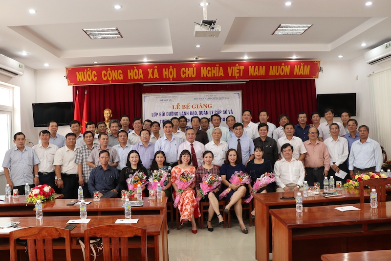 Bế giảng lớp Bồi dưỡng lãnh đạo, quản lý cấp Sở và tương đương năm 2018 tại tỉnh Bình Định (ngày 09/3/2019)