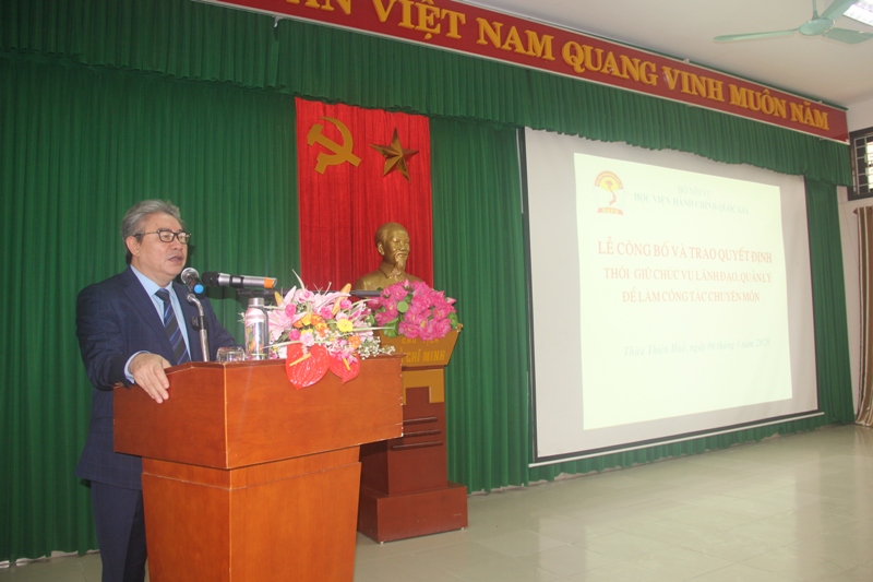TS. Đặng Xuân Hoan, Bí thư Đảng ủy, Giám đốc Học viện Hành chính Quốc gia phát biểu tại buổi lễ   