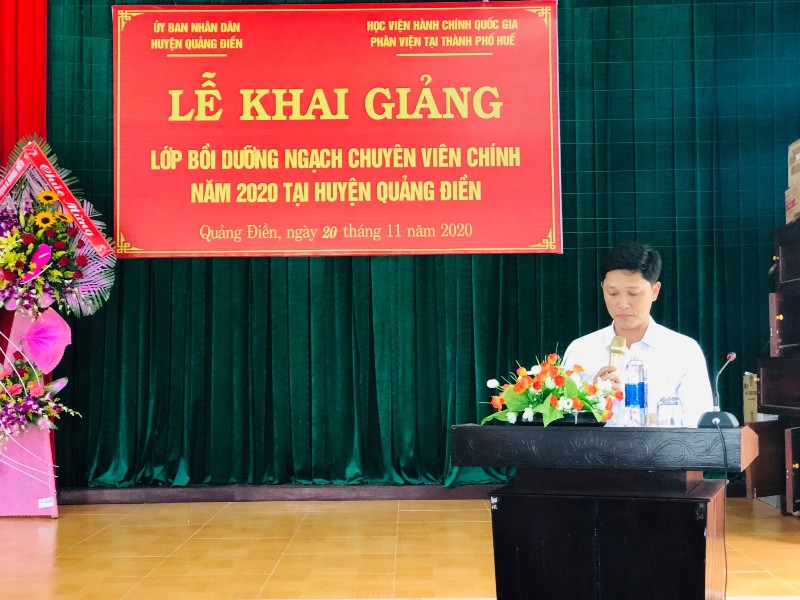 Đồng chí Nguyễn Tuấn Anh, Huyện ủy viên, Phó Chủ tịch UBND huyện Quảng Điền phát biểu 