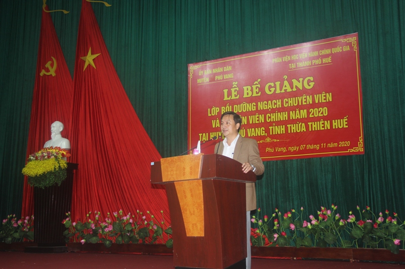 Đồng chí Lê Đức Lộc, Phó Chủ tịch Ủy ban nhân dân huyện Phú Vang phát biểu 
