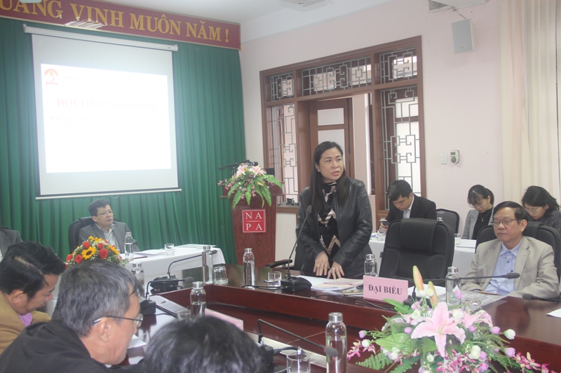 Đ/c Trần Hải Yến, UVTV Thành Ủy, Trưởng ban Tuyên Giáo Thành ủy, Giám đốc Trung tâm BDCT thành phố Huế phát biểu tại Hội thảo