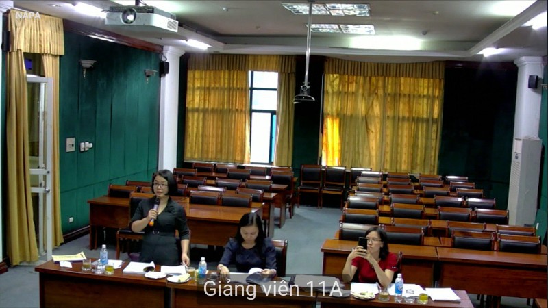 Các thành viên Hội đồng đánh giá luận văn cho học viên tại điểm cầu Học viện tại Hà Nội