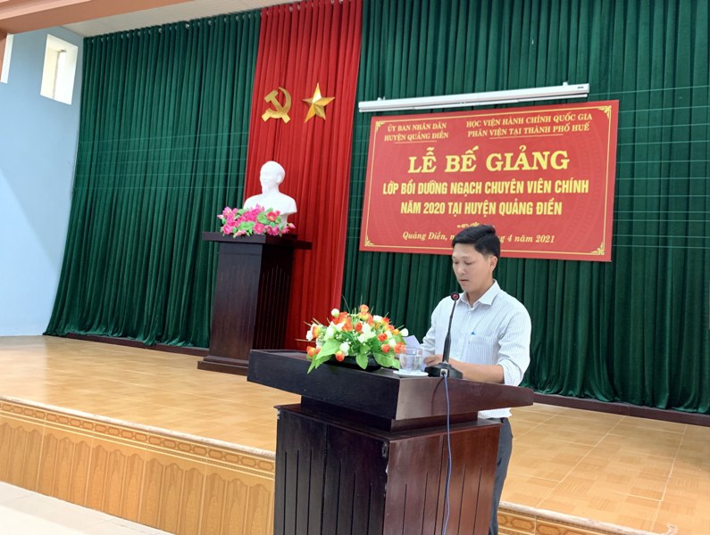 Đồng chí Nguyễn Tuấn Anh - Phó Chủ tịch Ủy ban nhân dân huyện Quảng Điền phát biểu tại Lễ Bế giảng 