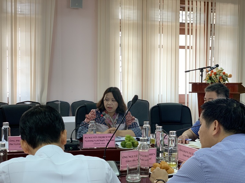 Đồng chí Nguyễn Thị Bích Thủy – Vụ trưởng Vụ Kế hoạch – Tài chính phát biểu tại buổi làm việc