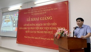 PGS.TS. Nguyễn Hoàng Hiển – Giám đốc Phân viện Học viện tại TP.Huế 
phát biểu khai giảng khóa học