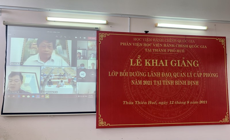 Đ/c Trịnh Xuân Long - Phó Giám đốc Sở Nội vụ tỉnh Bình Định phát biểu tại Lễ Khai giảng