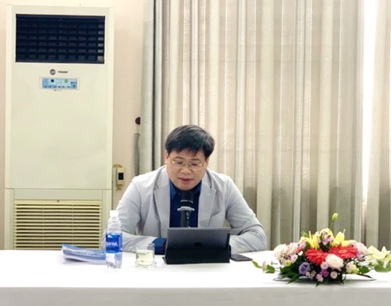 TS. Hoàng Bảo Hùng – Giám đốc Trung tâm CNTT tỉnh Thừa Thiên Huế trình bày tham luận tại điểm cầu Phân viện