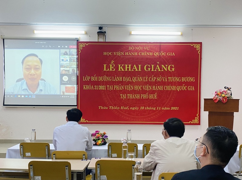 Đồng chí Huỳnh Chiến Thắng - Bí thư Huyện ủy Krông Buk, tỉnh ĐăkLăk đại diện cho các học viên phát biểu tại Lễ Khai giảng