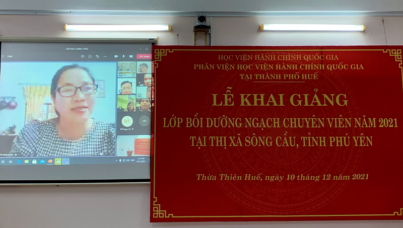 Đ/c Phạm Thị Minh Chính – Đại diện cho các học viên phát biểu tại Lễ khai giảng