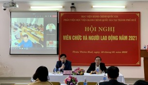 PGS.TS. Nguyễn Hoàng Hiển, Giám đốc Phân viện Học viện tại thành Phố Huế điều hành Hội nghị