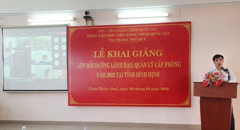 PGS.TS. Nguyễn Hoàng Hiển - Giám đốc Phân viện Học viện tại TP.Huế phát biểu khai giảng khóa học
