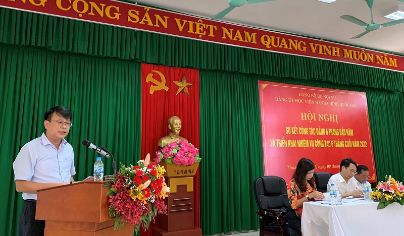 Đ/c Bùi Huy Tùng - Chủ nhiệm Ủy ban Kiểm tra Đảng ủy Học viện trình bày báo cáo tại Hội nghị