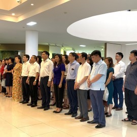 Đoàn công tác của Đảng ủy Học viện Hành chính Quốc gia thực hiện nghi thức mặc niệm tại Bảo tàng Hồ Chí Minh tỉnh Thừa Thiên Huế