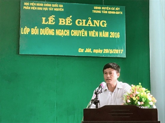 Ông Bùi Công Cường, Ủy viên Ban Thường vụ Huyện ủy, Phó Chủ tịch HĐND huyện Cư Jút phát biểu tại buổi lễ