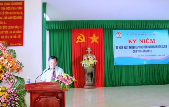 TS. Nguyễn Đăng Quế, Đảng ủy viên Học viện Hành chính Quốc gia, Bí thư Chi bộ, Giám đốc Phân viện khu vực Tây Nguyên phát biểu tại buổi lễ