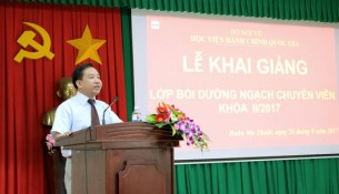 TS. Nguyễn Đăng Quế - Giám đốc Phân viện khu vực Tây Nguyên phát biểu khai giảng lớp học