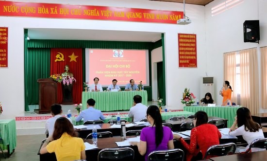 Đồng chí Đặng Thị Phương Thảo phát biểu góp ý văn kiện Đại hội