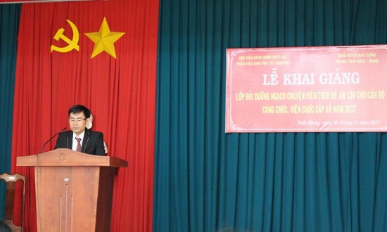 Ông Nguyễn Đức Tuấn - Giám đốc Trung tâm dạy nghề huyện Đắk Glong phát biểu tại buổi lễ
