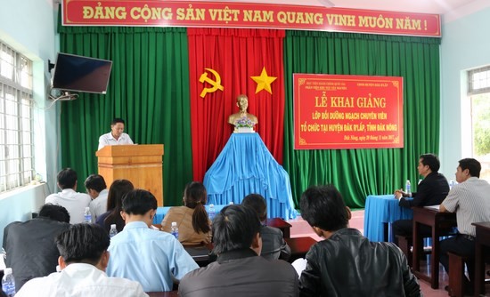 Ông Nguyễn Gia Thủy - Chủ tịch Ủy ban nhân dân xã Kiến Thành phát biểu tại buổi lễ