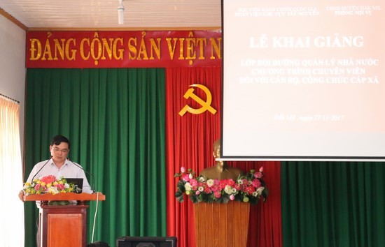 Ông Nguyễn Tiến phúc - Trưởng phòng Nội vụ huyện Đắk Mil phát biểu tại lễ khai giảng