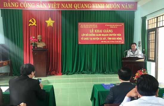 Ông Trần Văn Hai - Trưởng phòng Nội vụ huyện Cư Jút phát biểu tại buổi lễ 