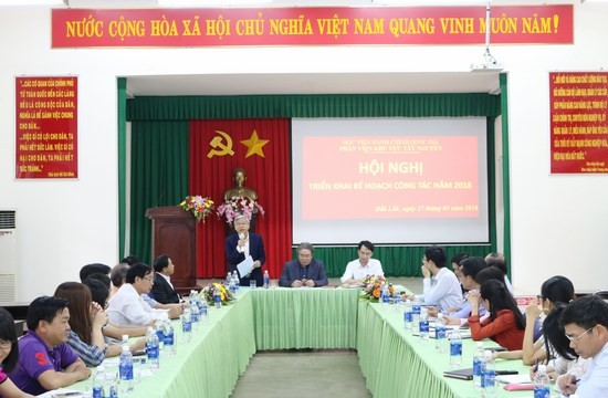 NGƯT. TS. Vũ Thanh Xuân – Phó Giám đốc Học viện hành chính Quốc gia phát biểu tại hội nghị