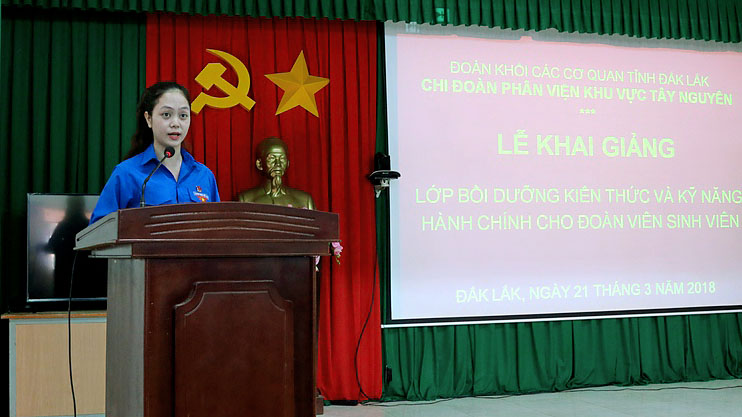 Đồng chí Nguyễn Triệu Ngọc Anh - Đại diện cho thanh niên của Phân chi đoàn sinh viên phát biểu cảm ơn