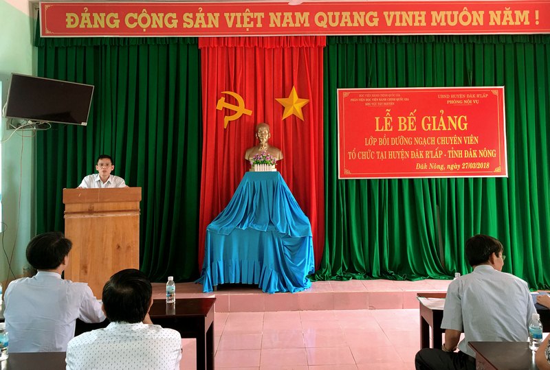 Ông Cao Quý Thương - Trưởng phòng Nội vụ huyện Đắk R'Lấp phát biểu tại buổi lễ