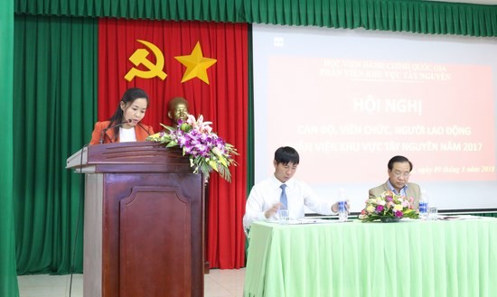 ThS. Trần Thị Mai - Giảng viên khoa LLCS & QLNNPhân viện khu vực tây Nguyên phát biểu đóng góp ý kiến tại hội nghị