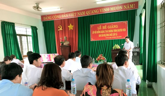 Ông Phùng Xuân Tuấn - Đại diện cho học viên của lớp phát biểu cảm ơn tại buổi lễ