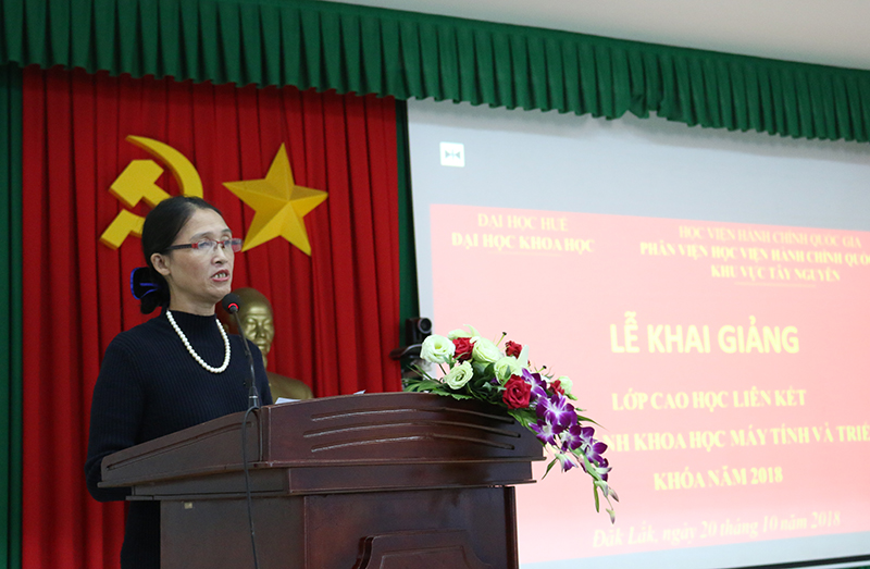 PGS.TS. Lê Thị Kim Lan - Trưởng phòng Đào tạo sau đại học, Đại học Huế phát biểu tại buổi lễ
