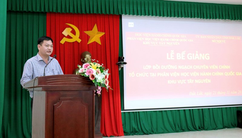 Ông Trịnh Công Sáu, Phó Trưởng phòng Sở Giáo dục và Đào tạo tỉnh Đắk Lắk - Đại diện cho học viên phát biểu tại buổi lễ