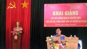 Ông Y Thắng Êban – Huyện ủy viên, Phó Chủ tịch UBND huyện EaH'leo phát biểu tại buổi lễ