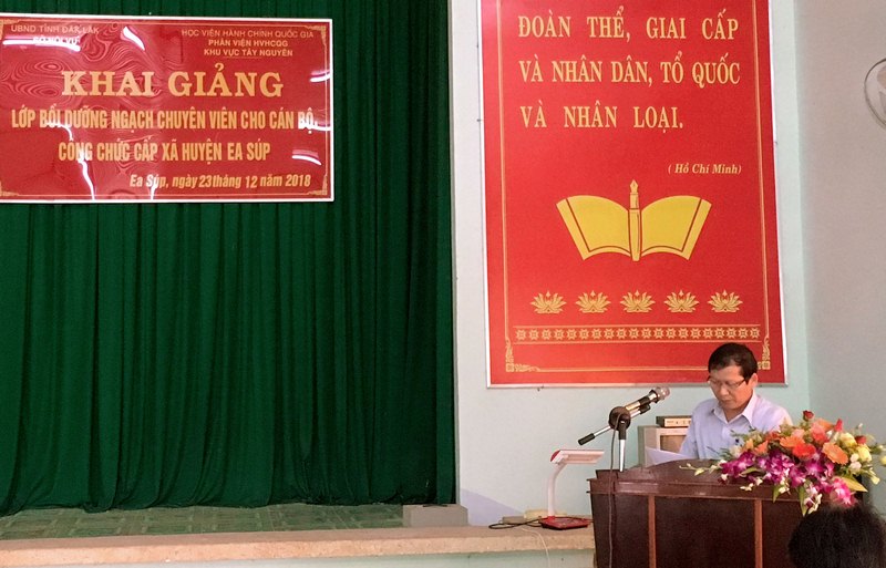 Ông Nguyễn Văn Nhiệm – Ủy viên thường vụ, Phó chủ tịch UBND huyện Ea Súp phát biểu tại buổi lễ