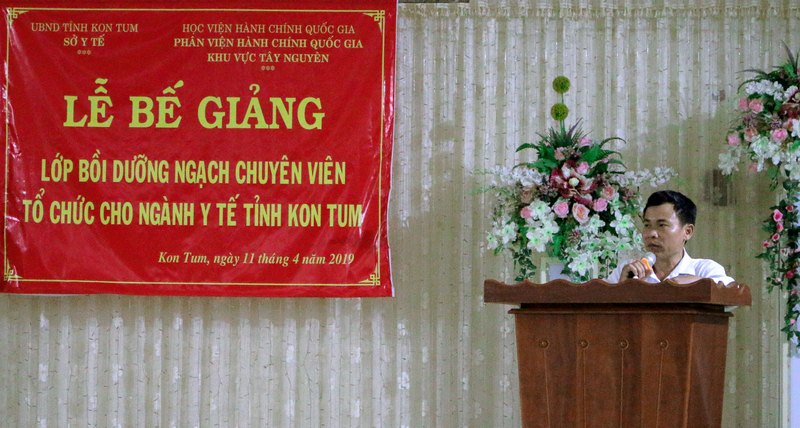 Ông Bùi Xuân Thành - Đại diện cho học viên của lớp phát biểu tại buổi lễ