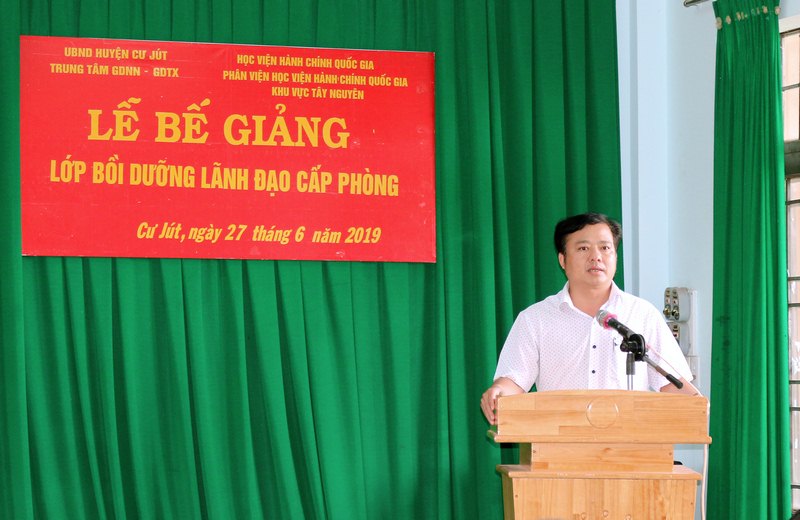 Ông Đậu Đình Thái, Thường vụ Huyện ủy, Trưởng ban tổ chức Huyện ủy phát biểu tại buổi lễ