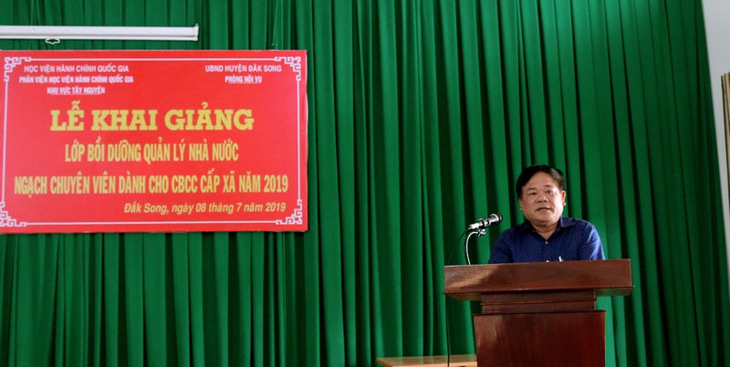 Ông Đinh Văn Đô - Trưởng phòng Nội vụ huyện Đắk Song phát biểu tại buổi lễ